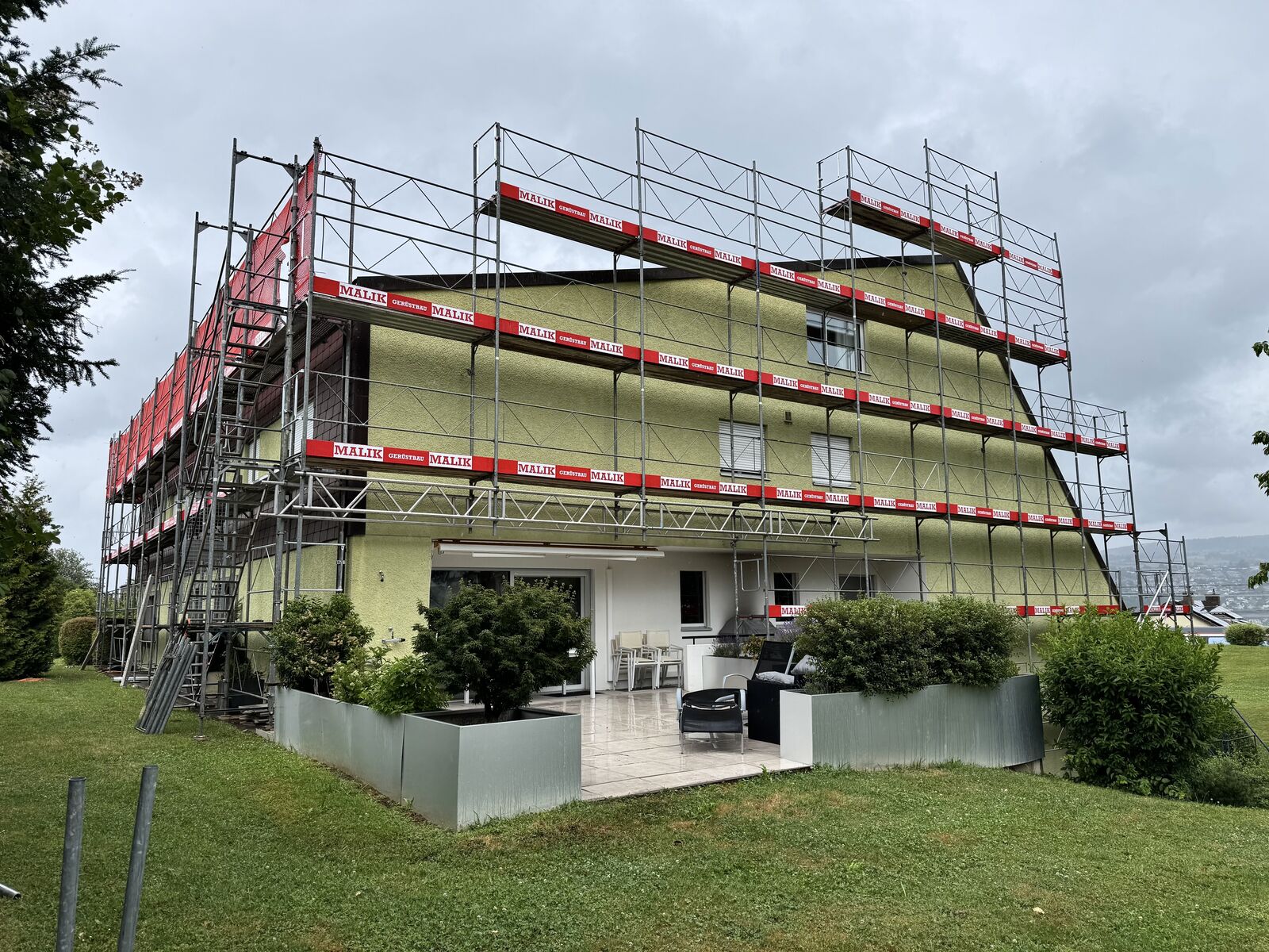 Fassaden- und Dachgerüst-Projekt von Malik Gerüstbau